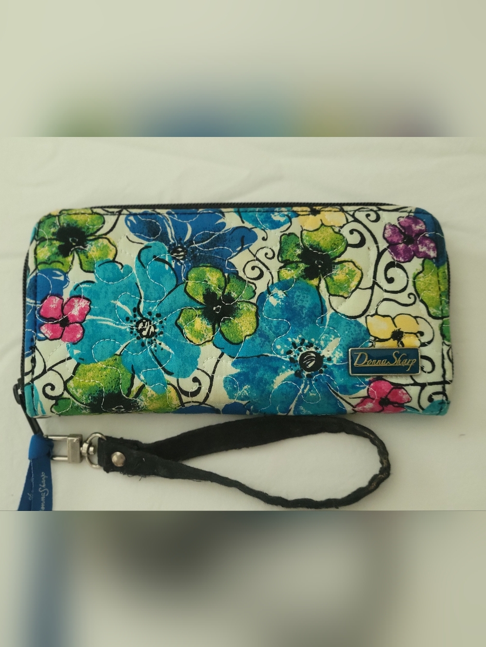 Donna Sharp Blue Floral Quilted Patchwork Credit Card Wallet/ Wristlet Zip Close